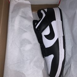 Nike Dunks (Pandas)