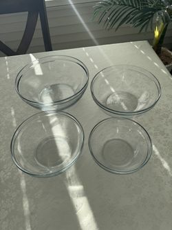 Glass mixing bowl