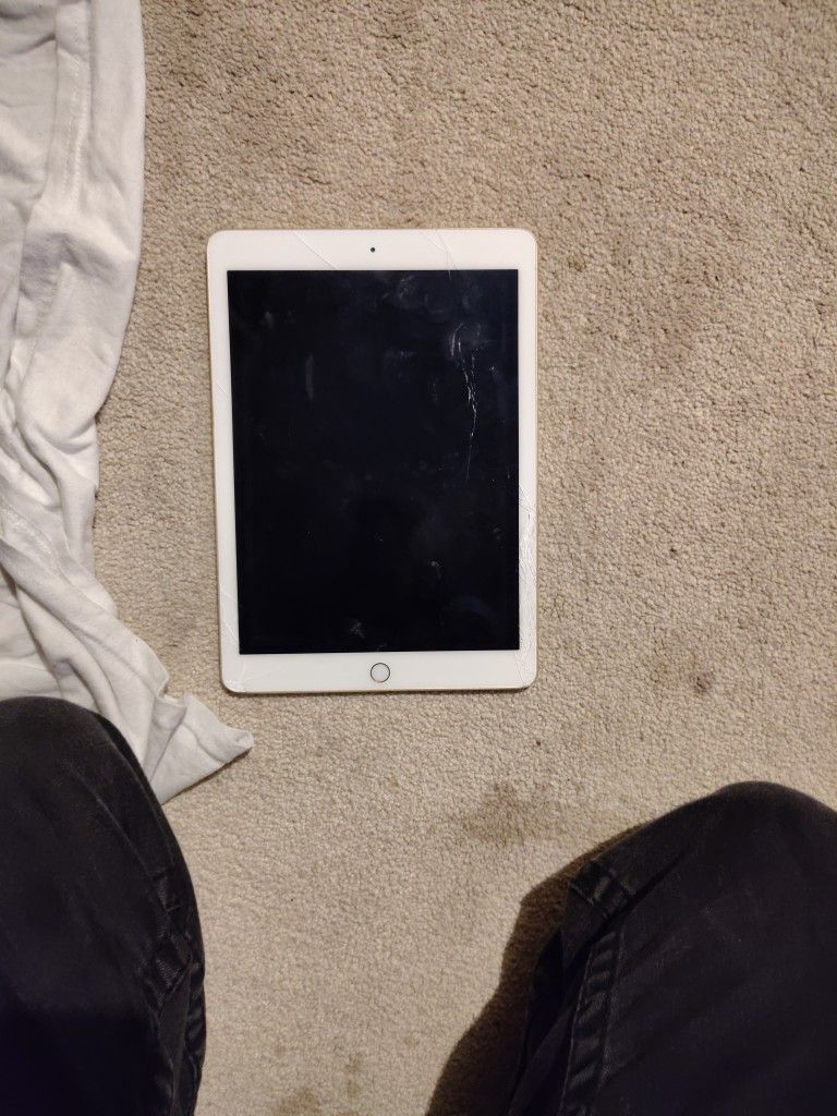 Ipad Locked. 50$
