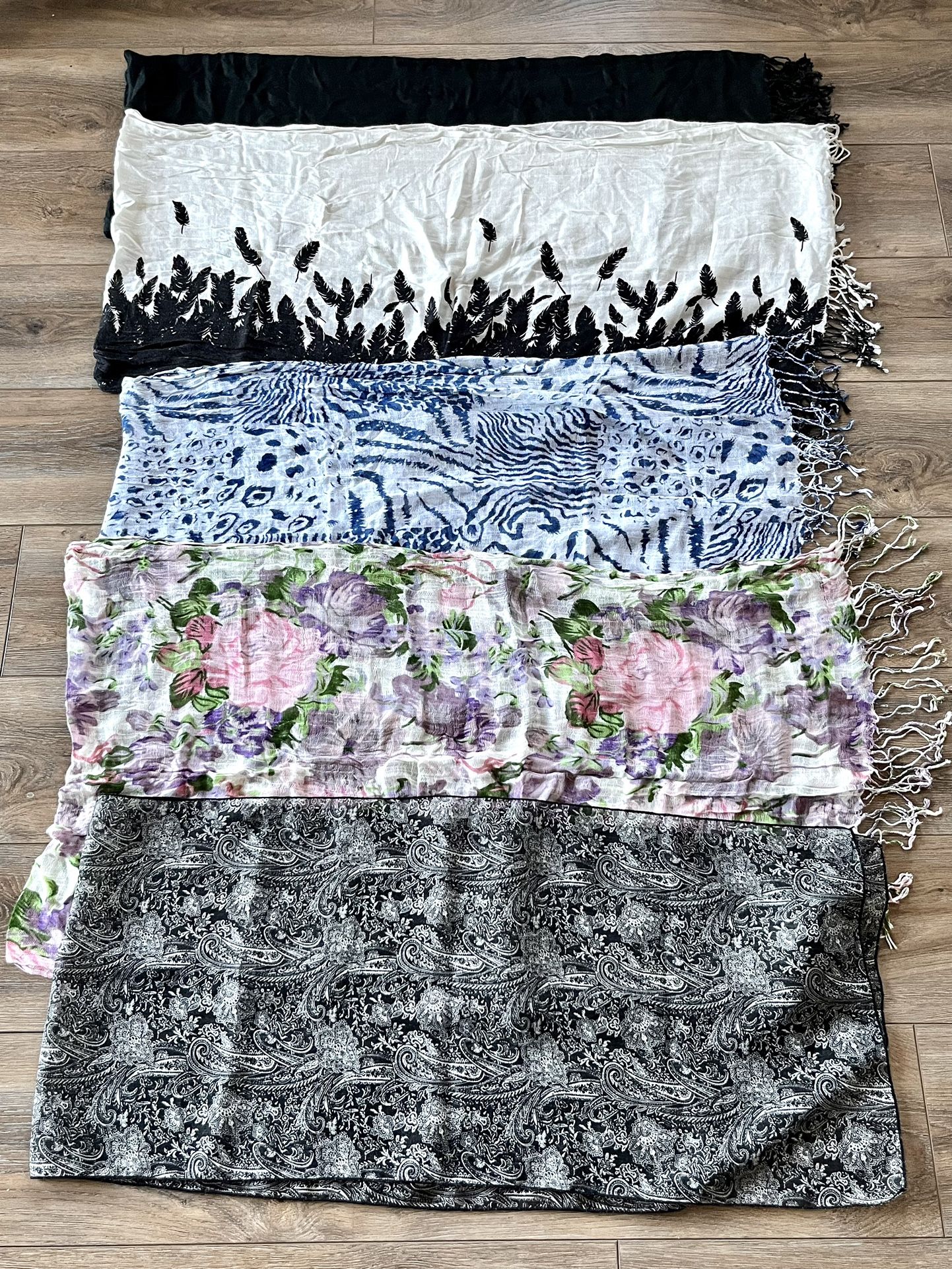 Women’s Scarf Lot