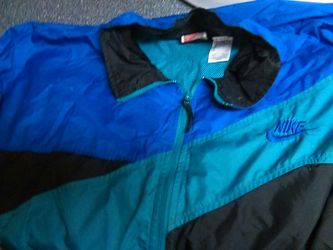 NIKE WINDBREAKER LARGE