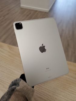 iPad Pro 11" 3rd Gen (WiFi) 128GB Space Gray - 90 day warranty included!