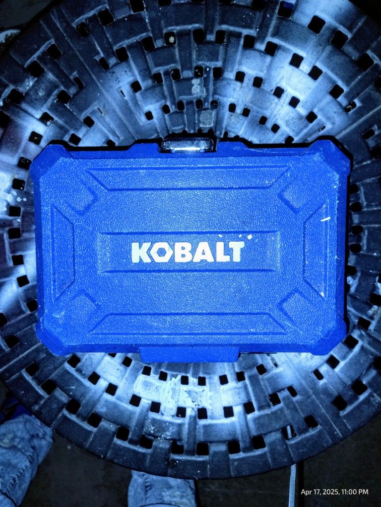 Brand New Kobalt Universal Ratchet/Socket Set