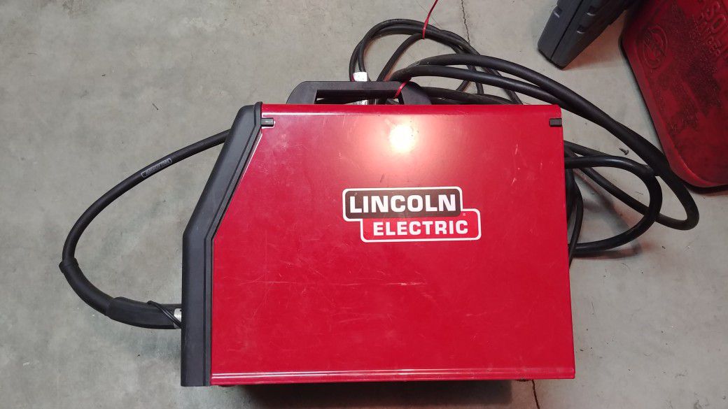 Lincoln Welder. 220 volt in New condition