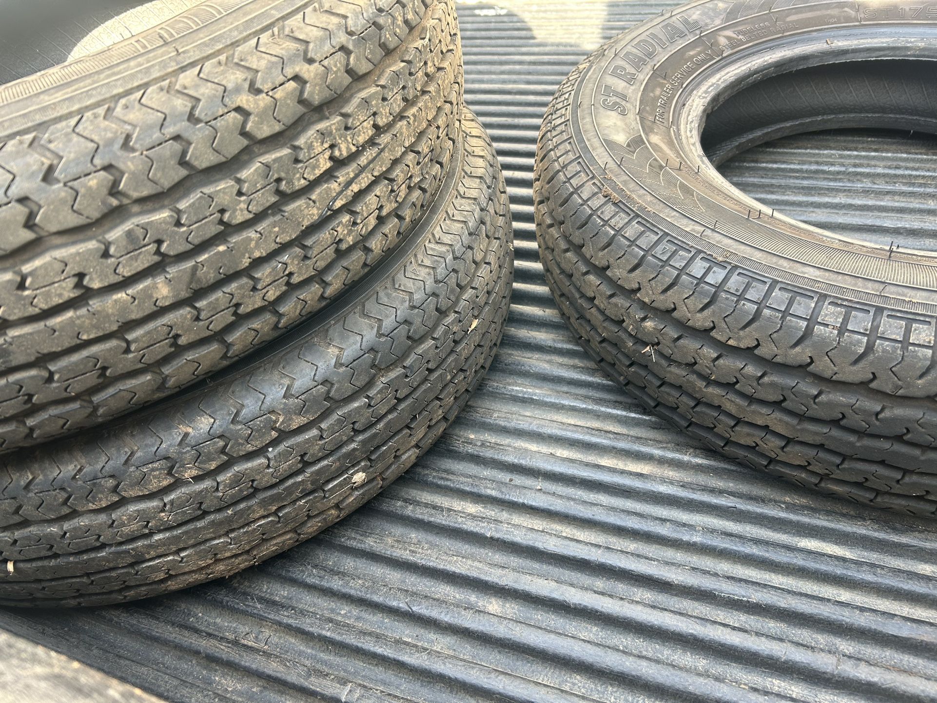 Tráiler Tires