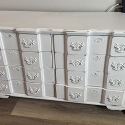8 Drawers Solid Wood dresser - Lakewood Ranch