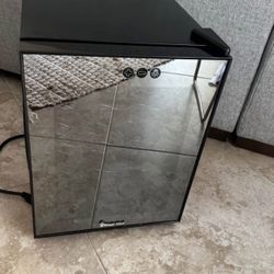 Mini fridge /wine cooler -magic chef touch screen mini fridge.