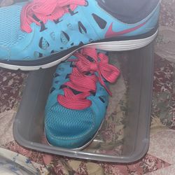 Nike Tennis Ladies Size 11