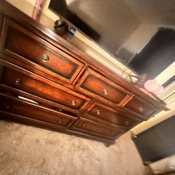 Dresser Set