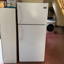 OBO!! Frigidaire 16 Cu. Ft. Refrigerator - Excellent Condition!