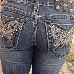 Miss me low rise jeans wth embrodory in the back pockets