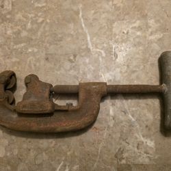 RIDGID Model 2-A Heavy-Duty Pipe Cutter.