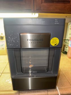 Frigidaire Gallery Countertop Ice Maker