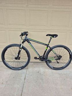 TREK SUPERFLY MOUNTAIN BIKE, 29ER, ROCKSHOX AIR FORK (LARGE FRAME)