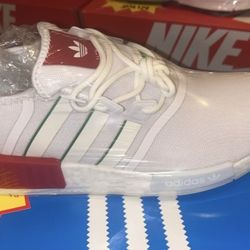 Brand New kicks *sneakers