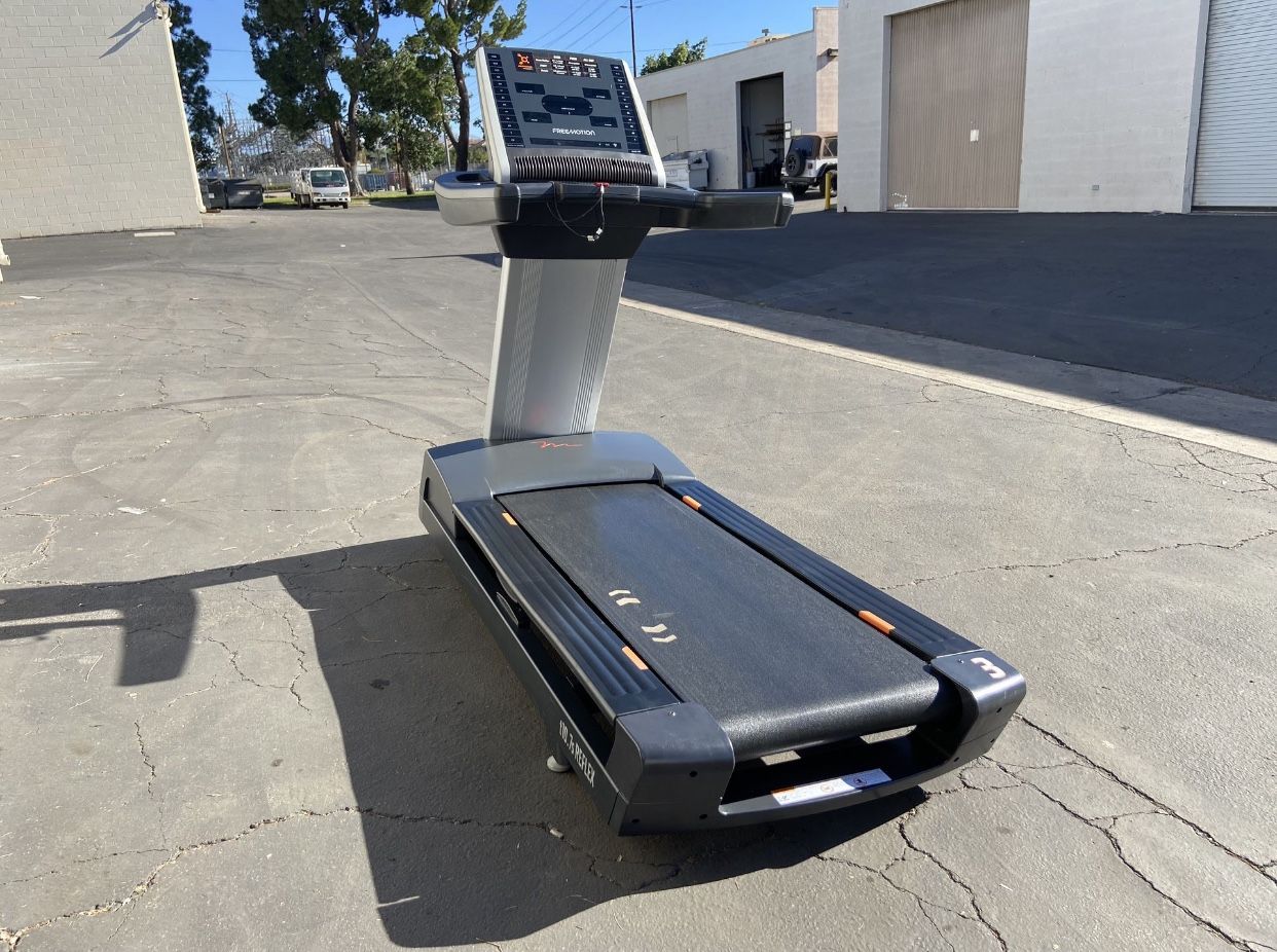 FreeMotion 10.7 Reflex Treadmill for Sale in San Diego, CA OfferUp