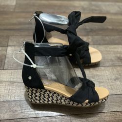 NEW!! UGG “YARROW” Sz9