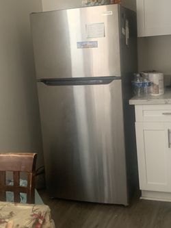 Refrigerator 