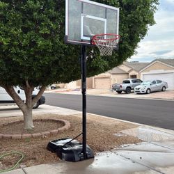 Lifetime shatterproof basketball hoop