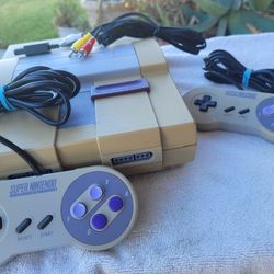 SUPER NINTENDO  CONSOLE  TESTED AND WORKING 