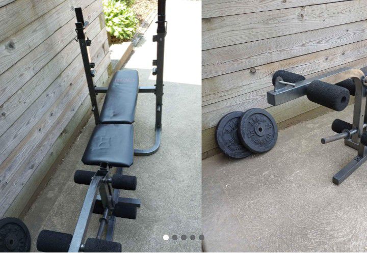 Nice weight set 
Bench 
Barbell 
Curl bar 
2x25 lbs plates standard 
Can deliver
Just bought Olympic Set so selling this one 