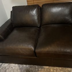 Chcoolate brown leather  LOVE SEAT great condition