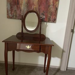 Wooden Vanity Table With Mirror 