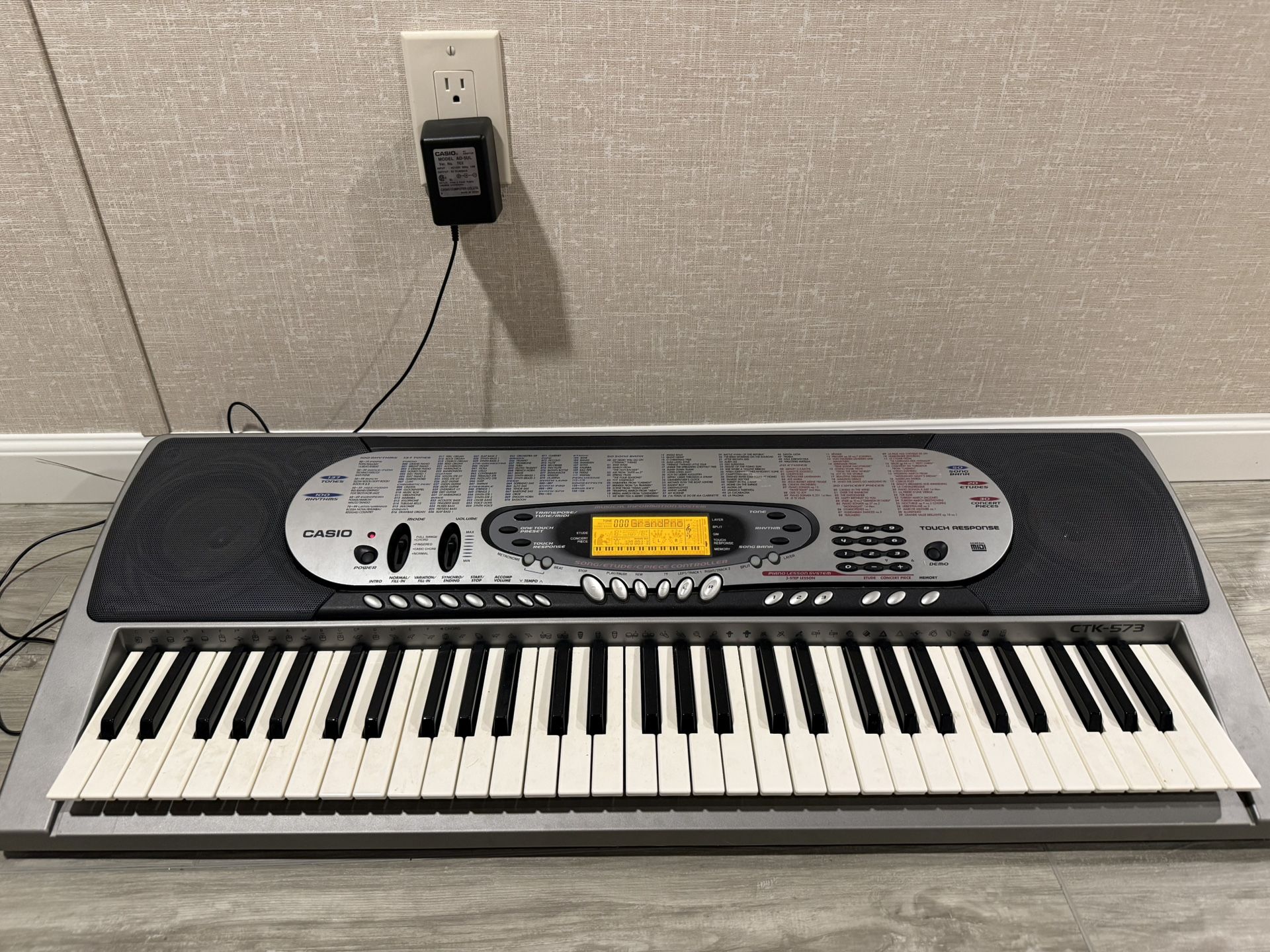 Casio CTK-573 touch response piano