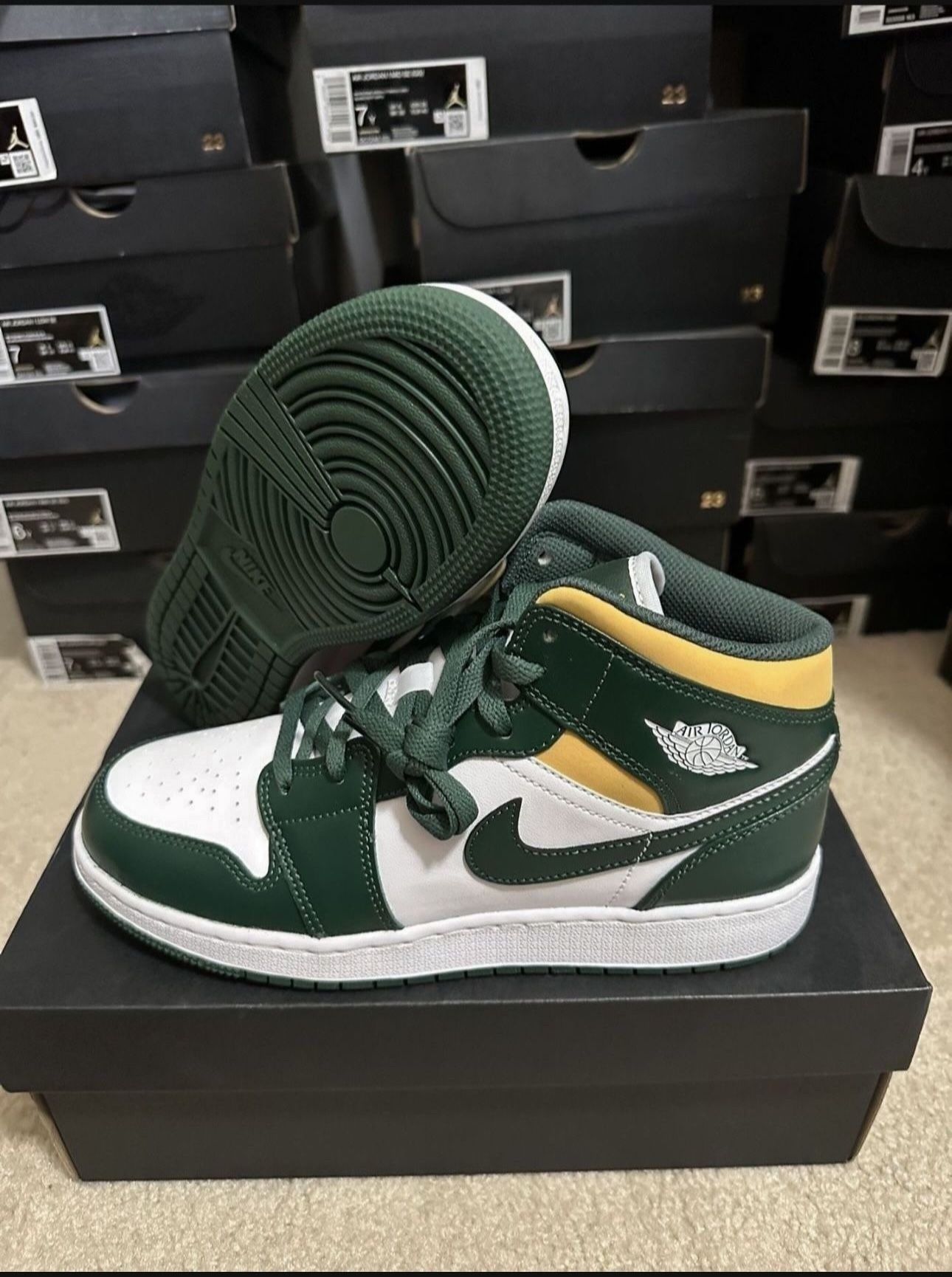 Air Jordan 1 Mid (GS) Sonics Noble Green 554725-371 Size 7Y Brand New