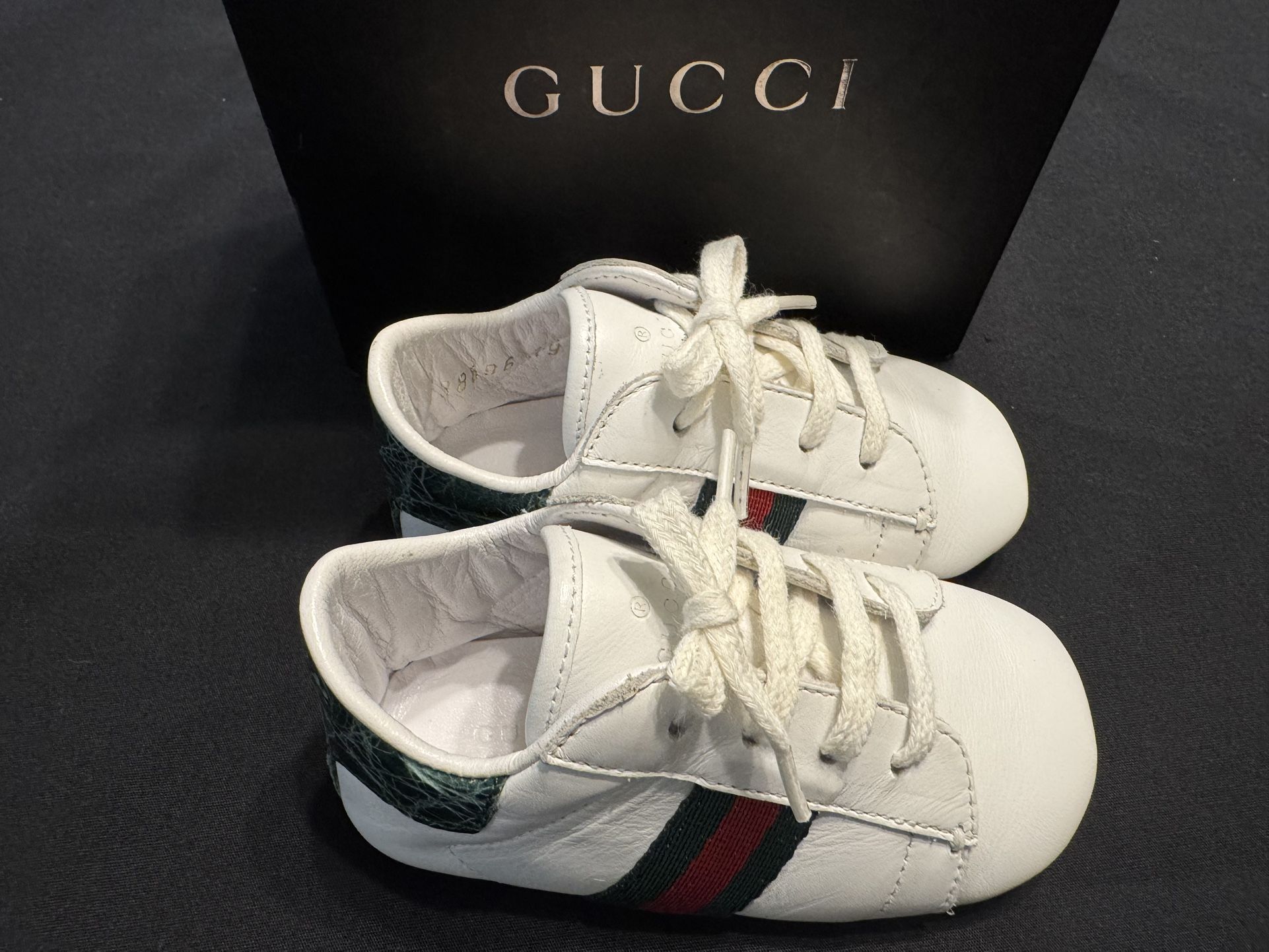 Gucci Baby Ace Leather sneakers (Bonus Free Coach Heart Keychain)