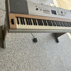 Yamaha YPG-625 Portable Grand Piano Keyboard