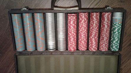 Holiday International poker chips