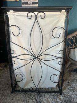 Laundry hamper