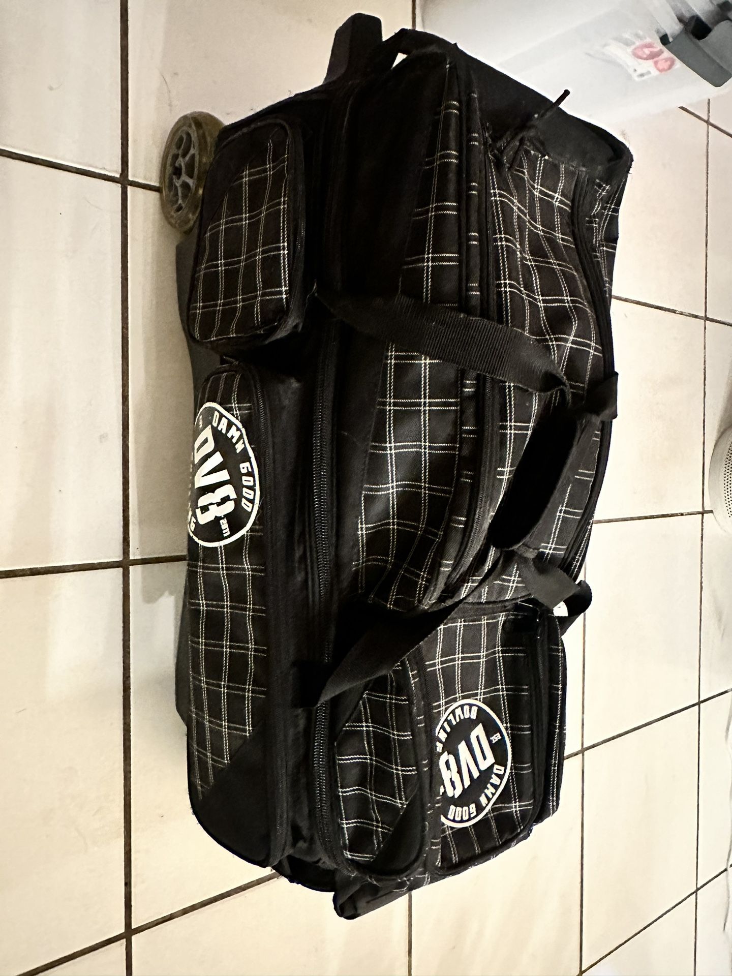 Dv8 Bowling Bag With Bowling Balls