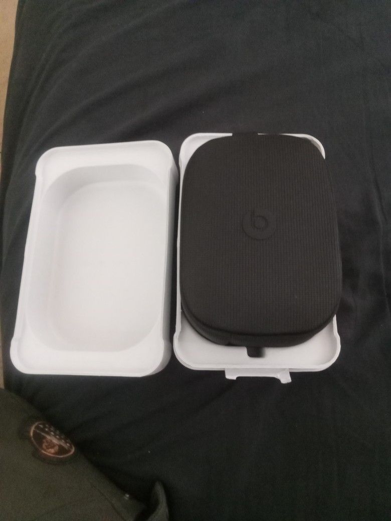 Beats Solo 4