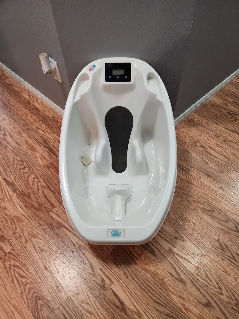 AquaScale Baby Bathtub