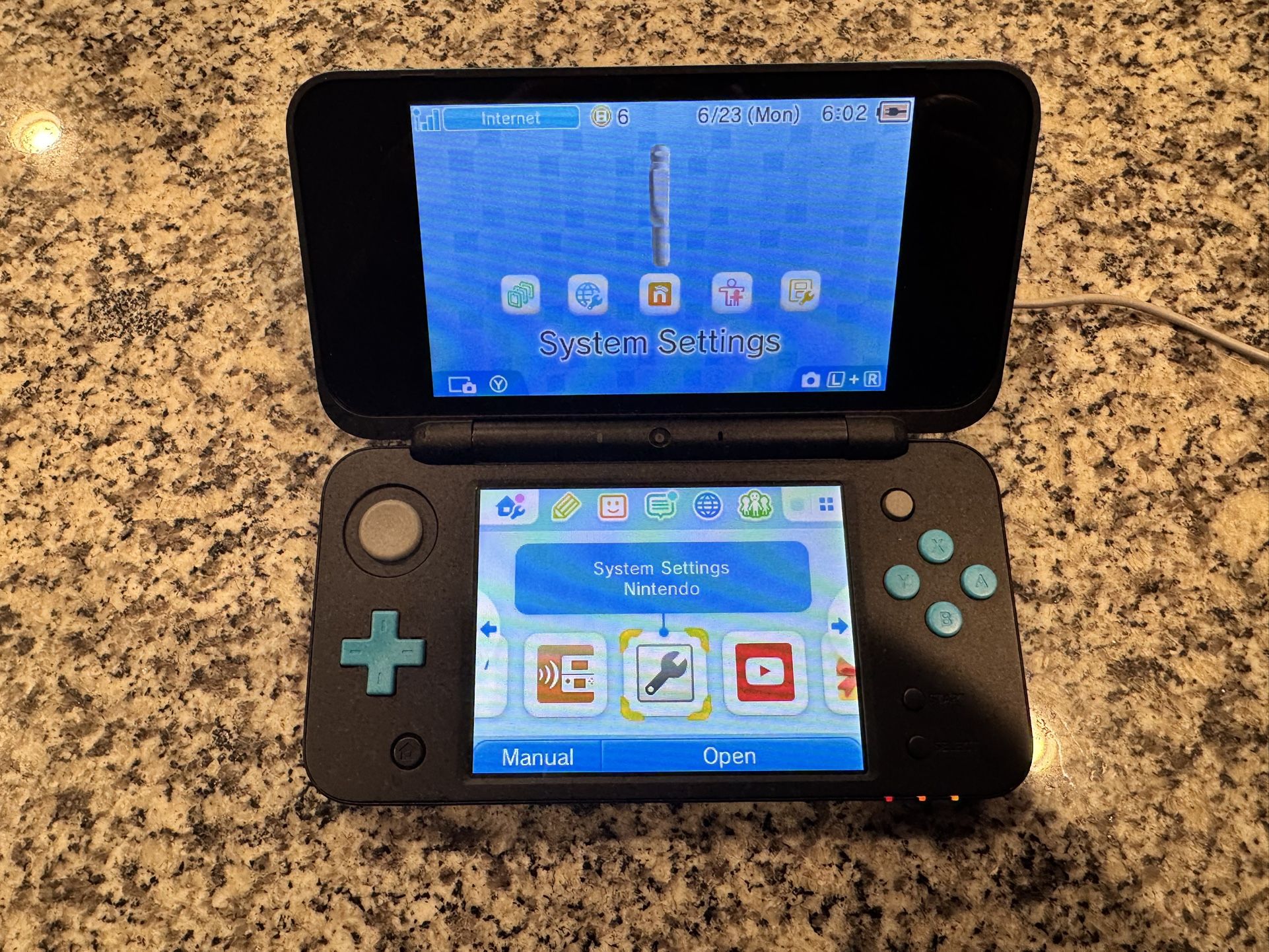 Nintendo 2DS XL
