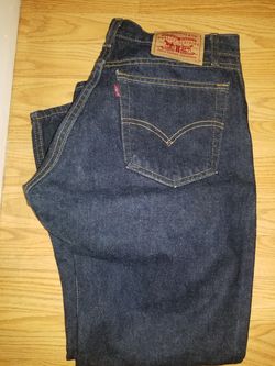 Levi classic low fit.. Size 28x30.. Like new!