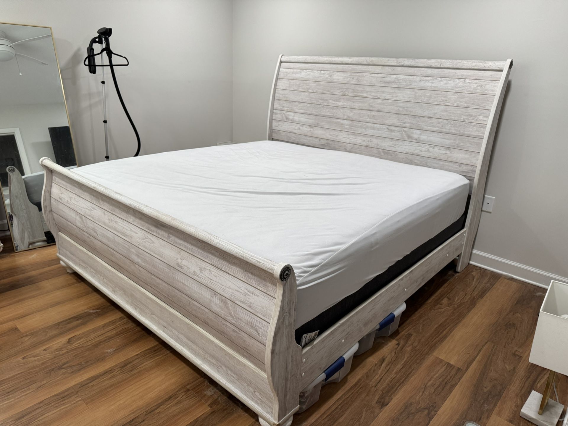 Willowton Sleigh Bedroom Set