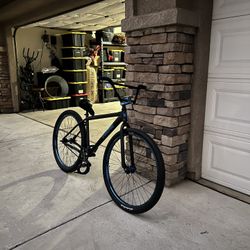 Throne 29 Look At Description