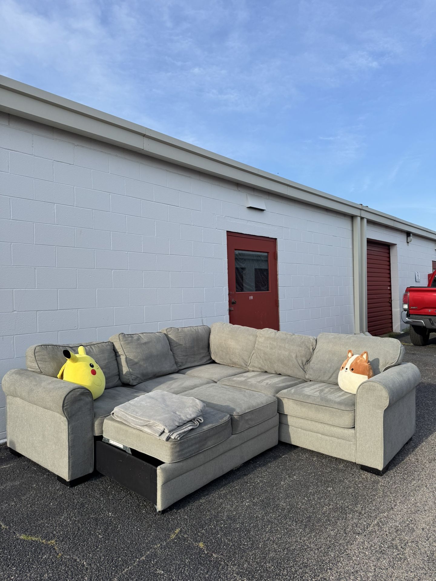 Gray Sectional Couch W pullout
