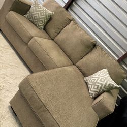 LIKE NEW small Ashley Furniture Sectional Sofa Couch (DELIVERY AVAILABLE)
