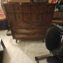 5 Draw dresser
