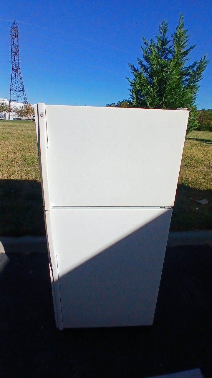 GE Refrigerator 