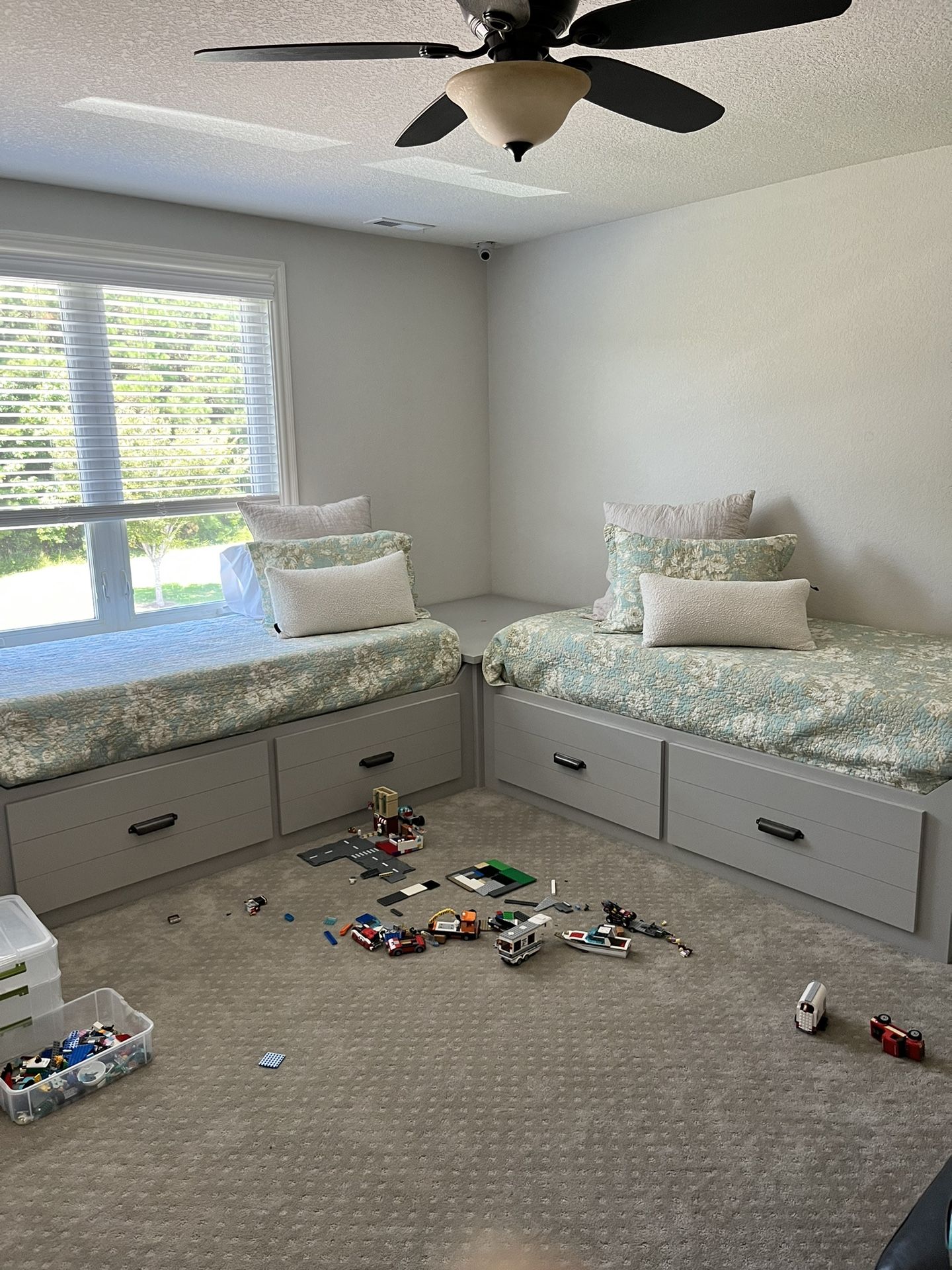 Twin Beds With Corner Table And Four Deep Drawers