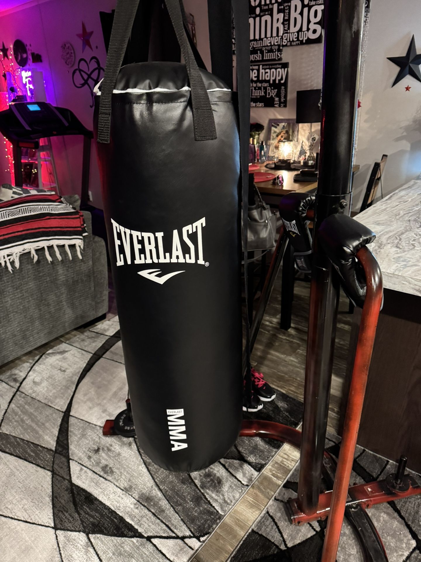 Ever last Punching Bag And Stand And Gloves