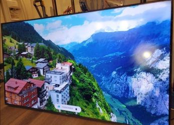 70" TCL roku smart tv 4k great condition like new come with free mount.  Great Quality Pic No Scratc