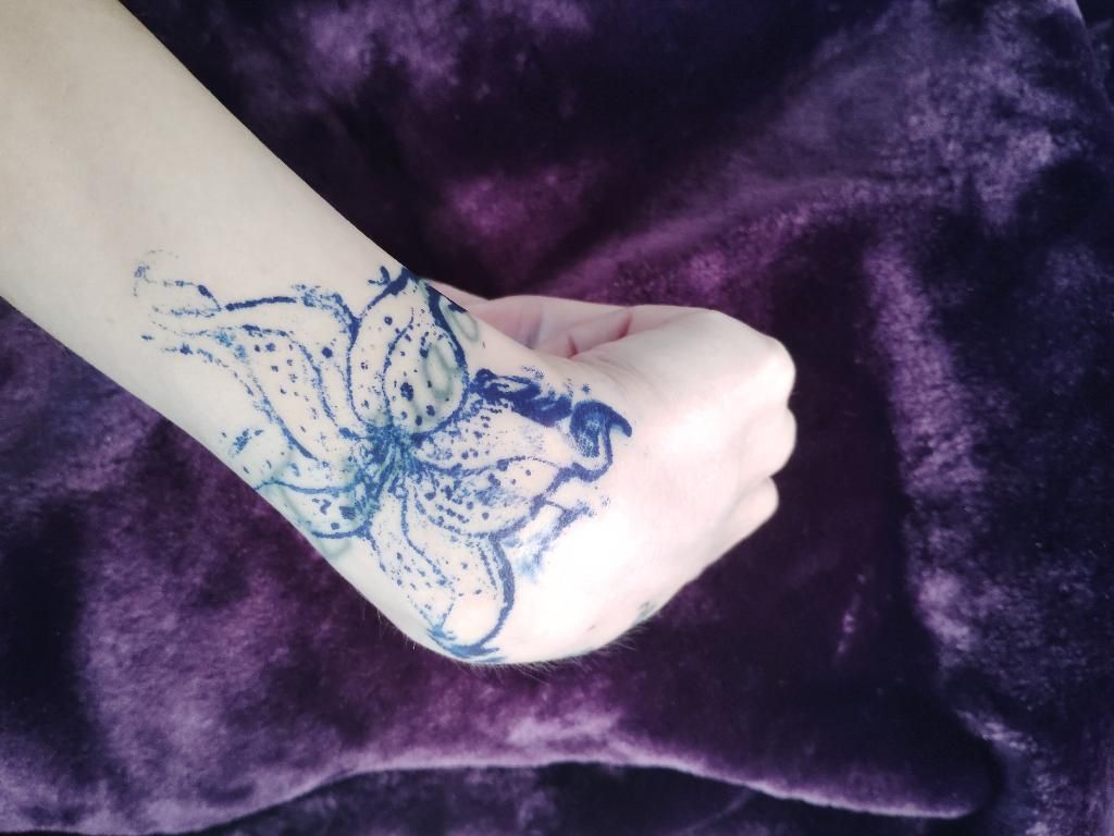 I did a tattoo cover up, it's not finished yet