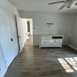 Dresser For Sale , Comes With Missing Drawer 