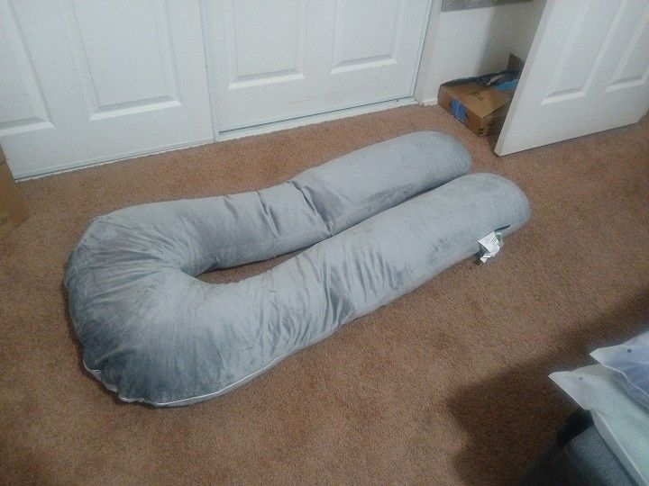 U shaped pregnancy pillow